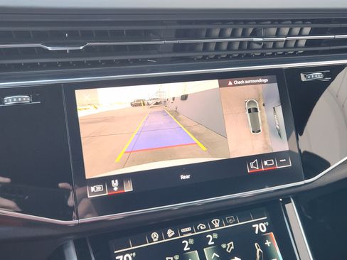 Used 2021 Audi Q8 Prestige w/ Prestige Package image 17