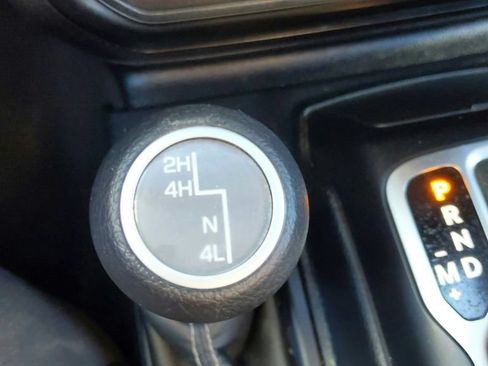 Used 2020 Jeep Wrangler Unlimited Sahara AWD/4WD image 27