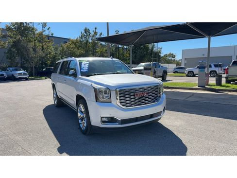 Used 2020 GMC Yukon XL Denali w/ Denali Premium Package AWD/4WD image 3