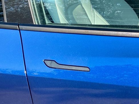 Used 2023 Tesla Model Y Long Range image 21