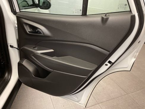 Used 2024 Chevrolet Trax RS FWD image 29