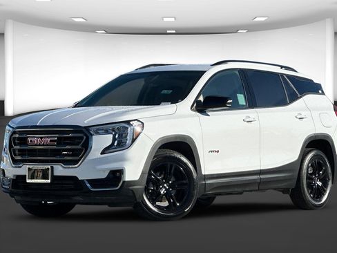 Used 2023 GMC Terrain AT4 image 2