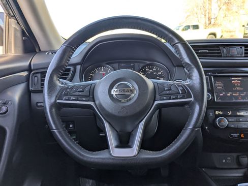 Used 2020 Nissan Rogue SV image 18