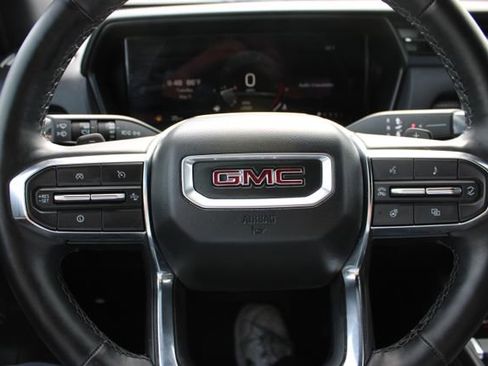 Used 2025 GMC Terrain Elevation w/ Elevation Premium Package FWD image 24