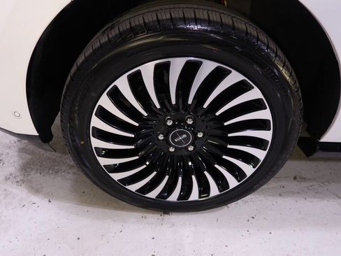 Used 2020 Lincoln Navigator Black Label w/ Cargo Convenience Package image 10