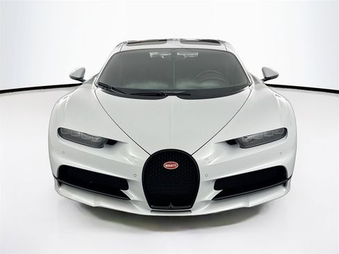 Used 2019 Bugatti Chiron image 2