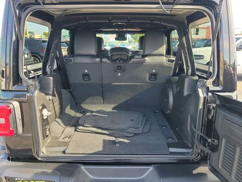 Certified 2022 Jeep Wrangler Unlimited Rubicon w/ Xtreme Recon 35" Tire Package image 8