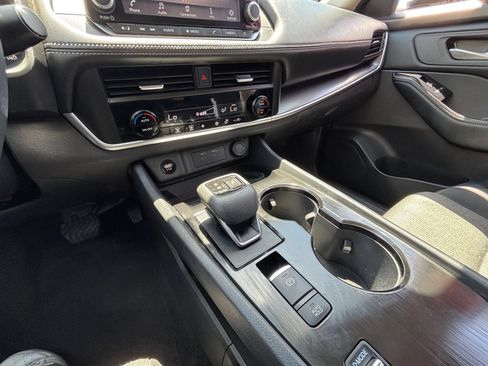 Used 2025 Nissan Rogue SV FWD image 43