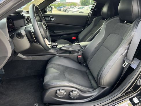 Certified 2025 Nissan Z Performance w/ Floor Mat Package RWD image 22