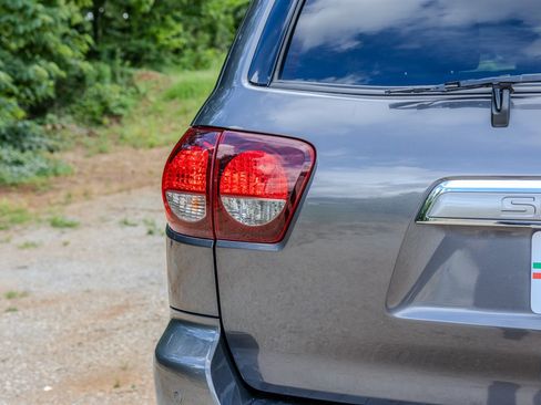 Used 2018 Toyota Sequoia Limited w/ Safety & Convenience Package RWD image 10