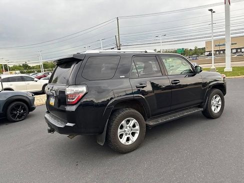Used 2018 Toyota 4Runner SR5 AWD/4WD image 8