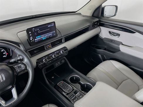 Used 2025 Honda Pilot Touring image 30