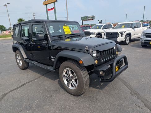 Used 2013 Jeep Wrangler Unlimited Sport w/ Connectivity Group AWD/4WD image 2