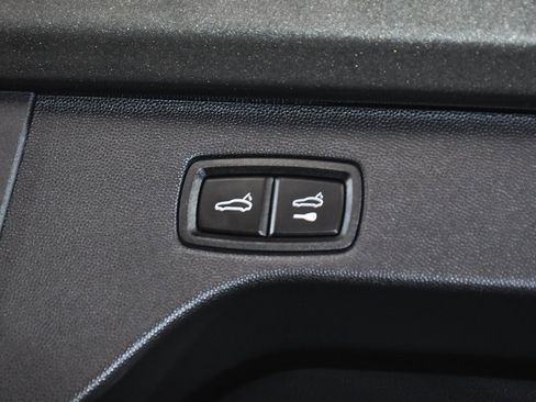 Used 2025 Porsche Macan 4 Electric image 67