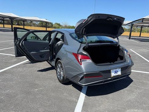 Certified 2024 Hyundai Elantra SEL image 25