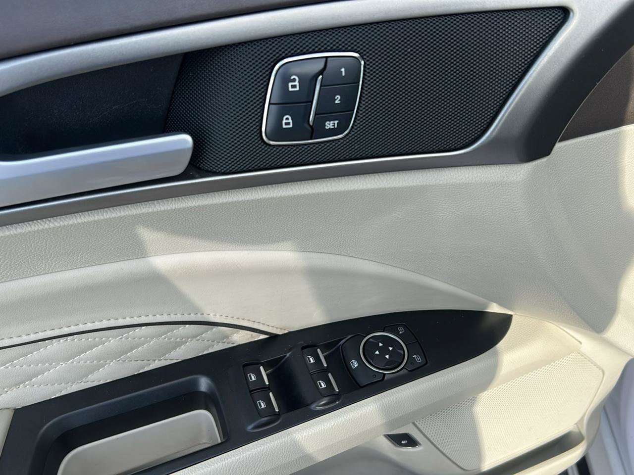 Used 2018 Ford Fusion Energi Platinum FWD image 14