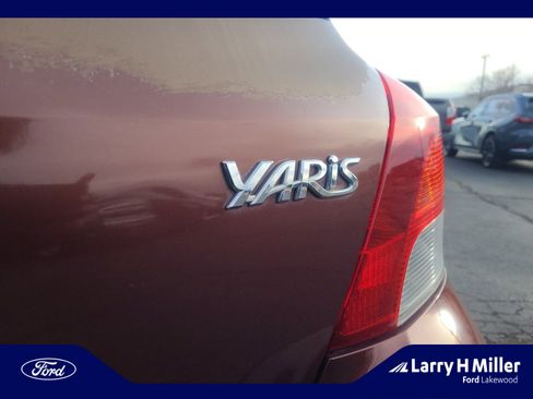 Used 2009 Toyota Yaris 2-Door Hatchback image 24