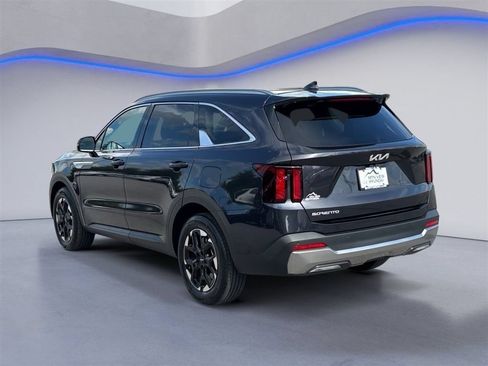 Used 2025 Kia Sorento S w/ Panoramic Sunroof Package FWD image 6