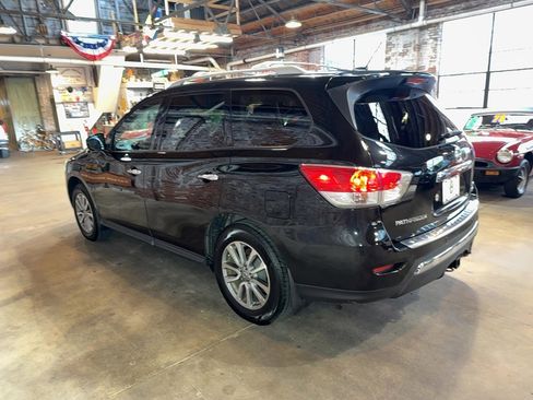 Used 2016 Nissan Pathfinder SV w/ Trailer Tow Package image 5