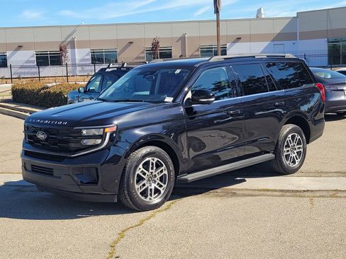 Used 2025 Ford Expedition Active image 8