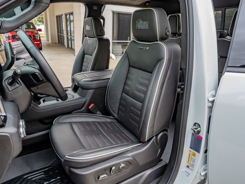 Used 2025 GMC Sierra 2500 AT4X w/ AT4X AEV Edition AWD/4WD image 30