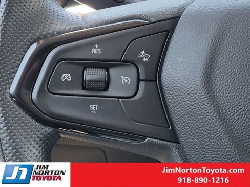 Used 2025 Chevrolet Trax LS FWD image 27