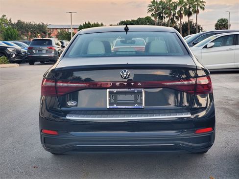 New 2025 Volkswagen Jetta SE image 4