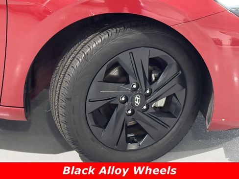 Used 2023 Hyundai Elantra SEL image 14
