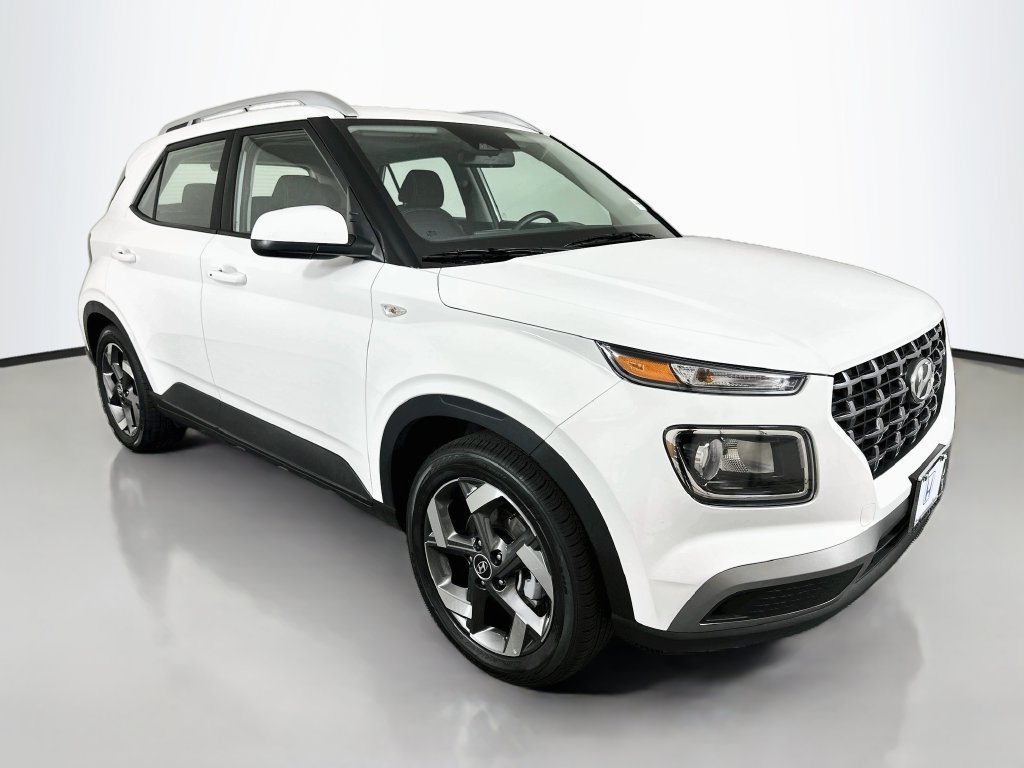 Used 2026 Hyundai Venue SEL FWD image 3