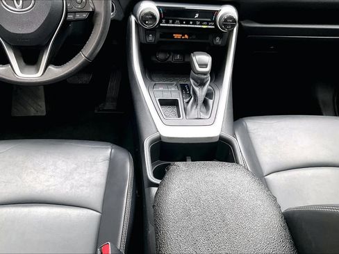 Certified 2022 Toyota RAV4 XLE Premium FWD image 17