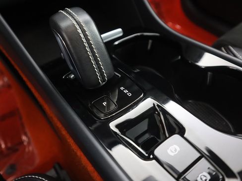 Used 2021 Volvo XC40 T5 R-Design image 52