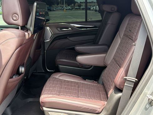 Used 2024 Cadillac Escalade Sport Platinum w/ LPO, ONYX Package AWD/4WD image 14