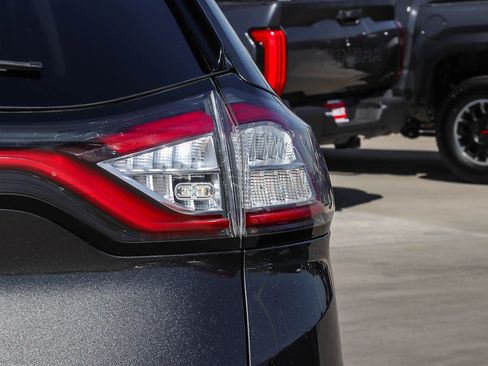Used 2018 Ford Edge Titanium w/ Equipment Group 301A AWD/4WD image 8