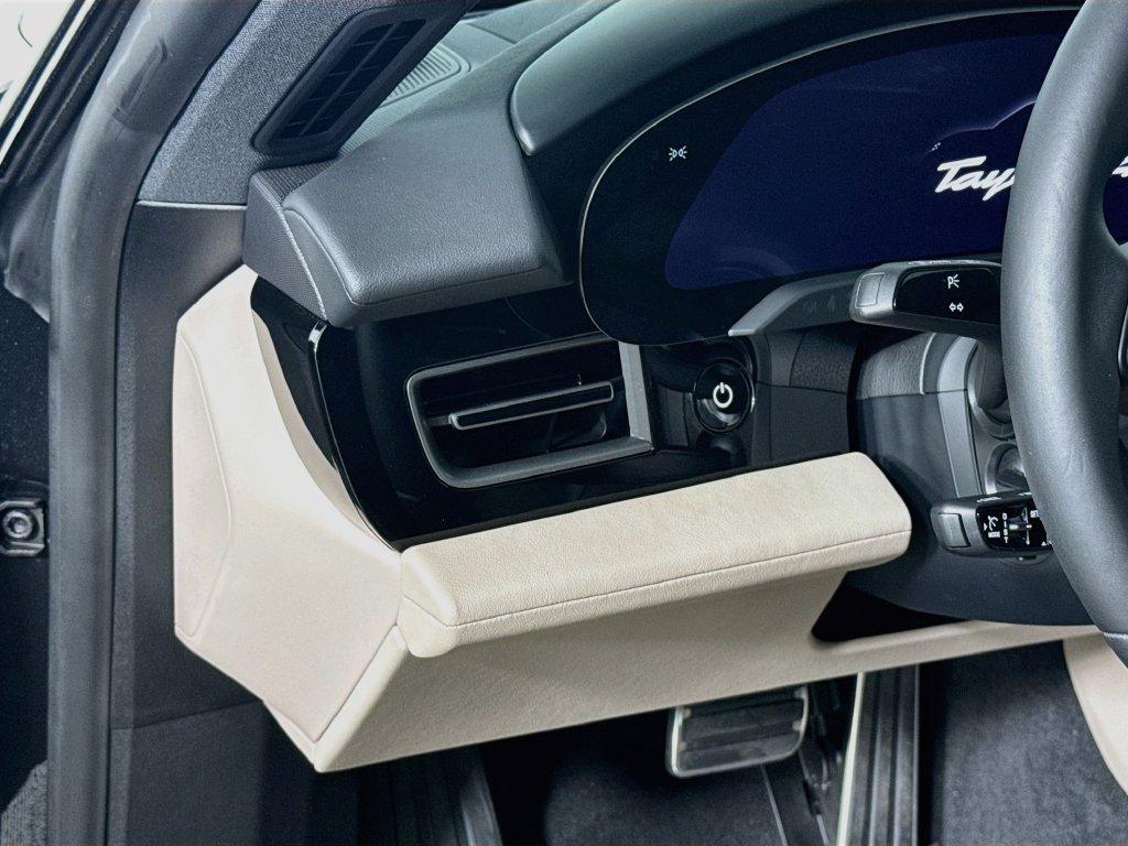 Certified 2025 Porsche Taycan AWD/4WD image 11
