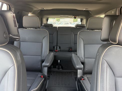 Used 2024 GMC Yukon SLT w/ SLT Premium Package AWD/4WD image 20
