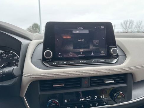 Used 2023 Nissan Rogue SV image 7