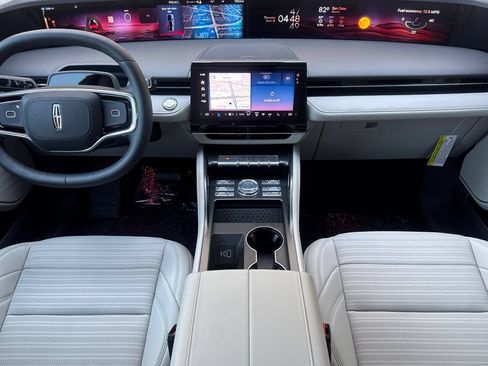 New 2026 Lincoln Nautilus Reserve AWD/4WD image 10