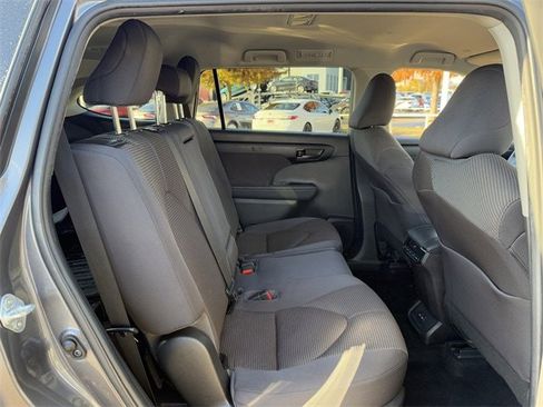 Used 2022 Toyota Highlander L image 30