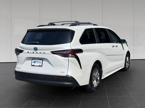 Used 2025 Toyota Sienna XLE w/ XLE Plus Package AWD/4WD image 5
