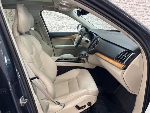 Used 2021 Volvo XC90 T6 Momentum w/ Advanced Package image 11