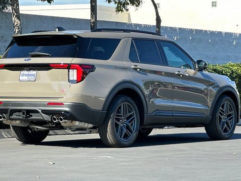 New 2026 Ford Explorer ST w/ Sun And Sound Package image 4