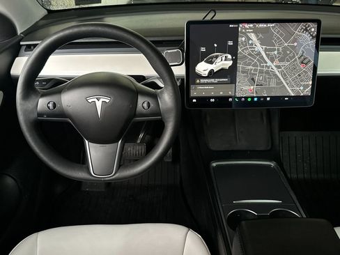 Used 2021 Tesla Model Y Long Range image 14