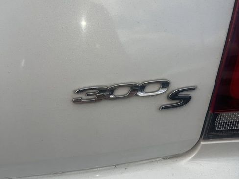 Used 2015 Chrysler 300 S image 5