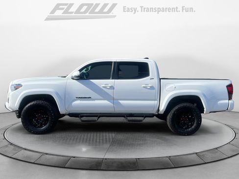 Certified 2022 Toyota Tacoma SR5 w/ Technology Package AWD/4WD image 5