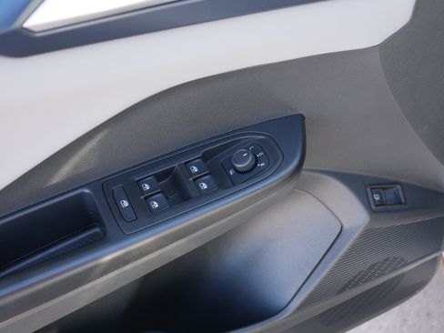 Used 2023 Volkswagen Taos SE image 19