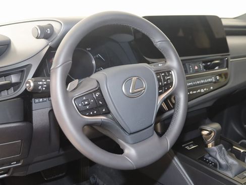 Used 2024 Lexus ES 350 image 6