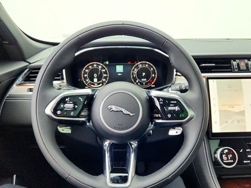 Certified 2025 Jaguar F-PACE R-Dynamic S image 25