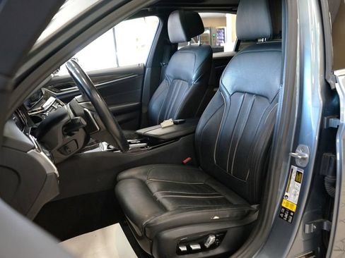Used 2018 BMW 530i xDrive AWD/4WD image 2