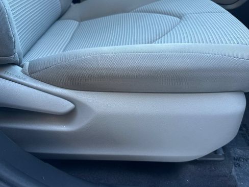 Used 2021 Toyota Highlander LE AWD/4WD image 24