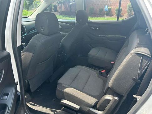 Used 2018 Chevrolet Traverse LT FWD image 11